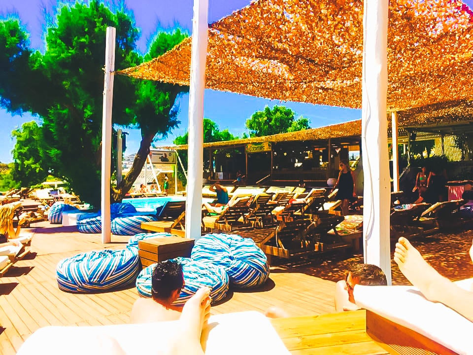 Travel Guide to Mykonos_What to do_Where to Stay_Mykonos Island_Greece_3 day itinerary_blog_Paranga beach_hostel_sun bed_ocean_free