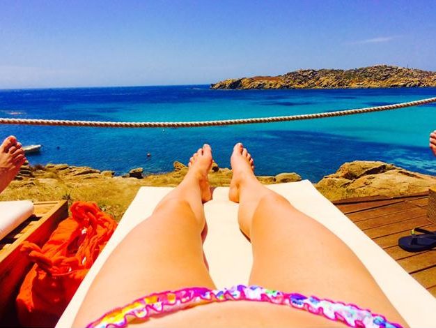 Travel Guide to Mykonos_What to do_Where to Stay_Mykonos Island_Greece_3 day itinerary_blog_Paranga beach_hostel_sun bed_ocean_free