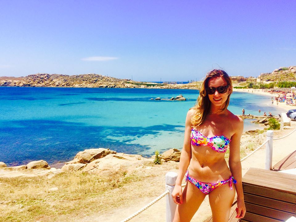 Travel Guide to Mykonos_What to do_Where to Stay_Mykonos Island_Greece_3 day itinerary_blog_Paranga beach_hostel_sun bed_ocean_free