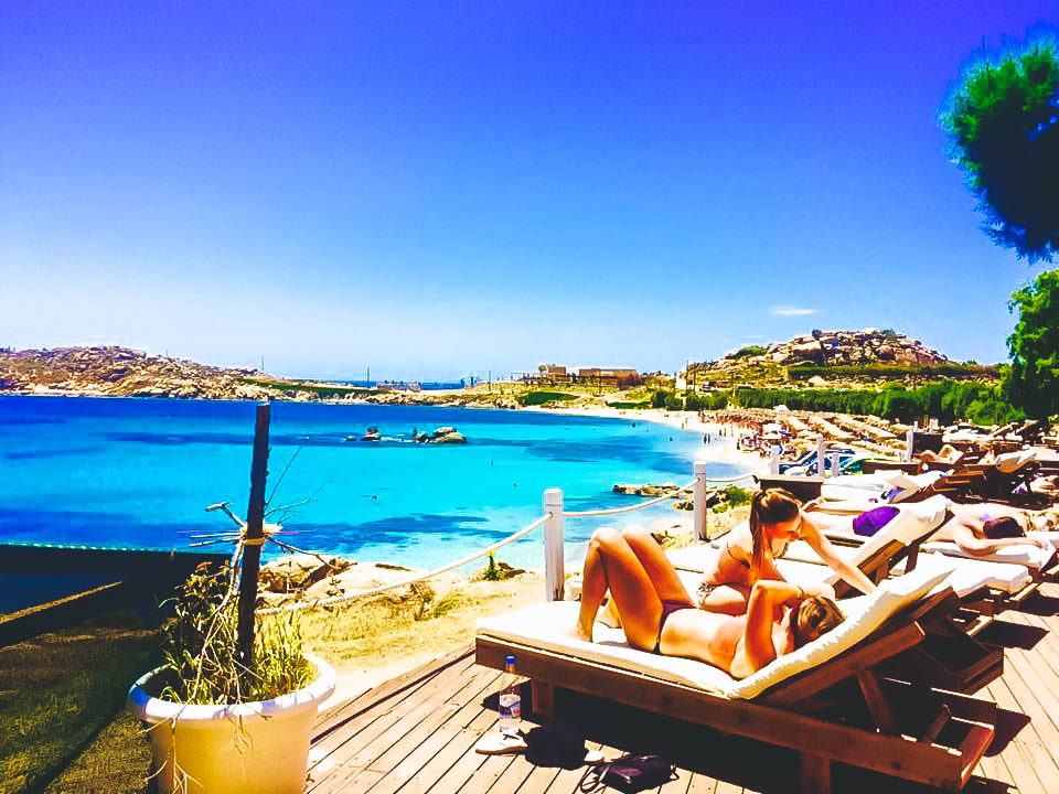 Travel Guide to Mykonos_What to do_Where to Stay_Mykonos Island_Greece_3 day itinerary_blog_Paranga beach_hostel_sun bed_ocean_free