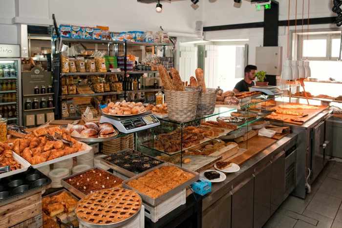 Il-forno-di-Gerasimou-Mykonos-interior-photo-from-the-bakerys-website