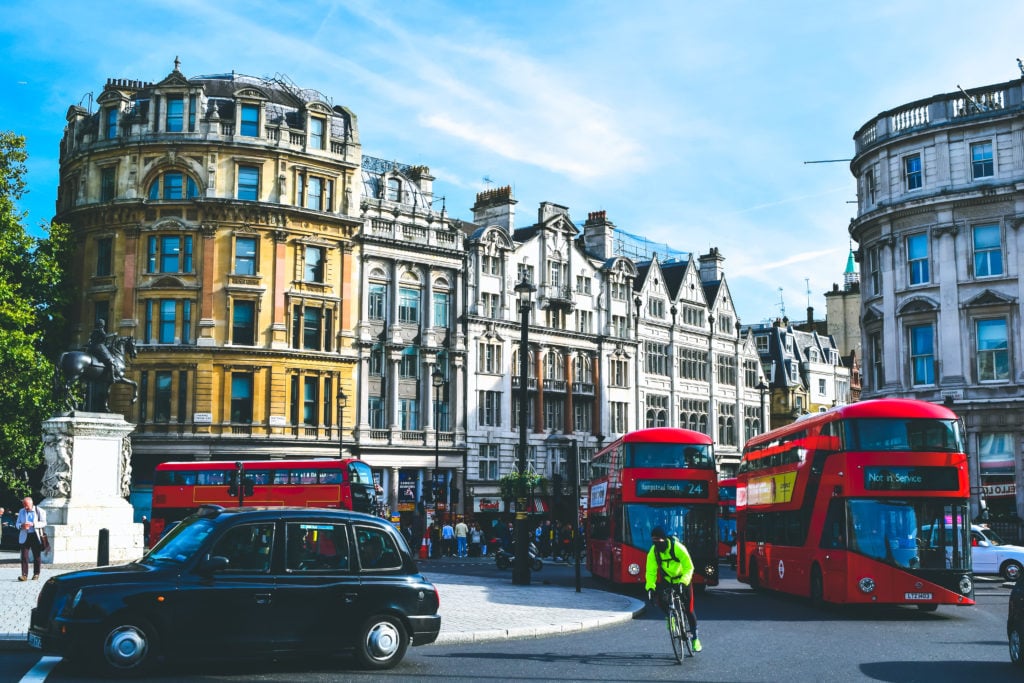Travel guide to london uk blog what to do what to see where to go 3 days-7
Trafalgar Square London with lion statues and red double-decker bus.
