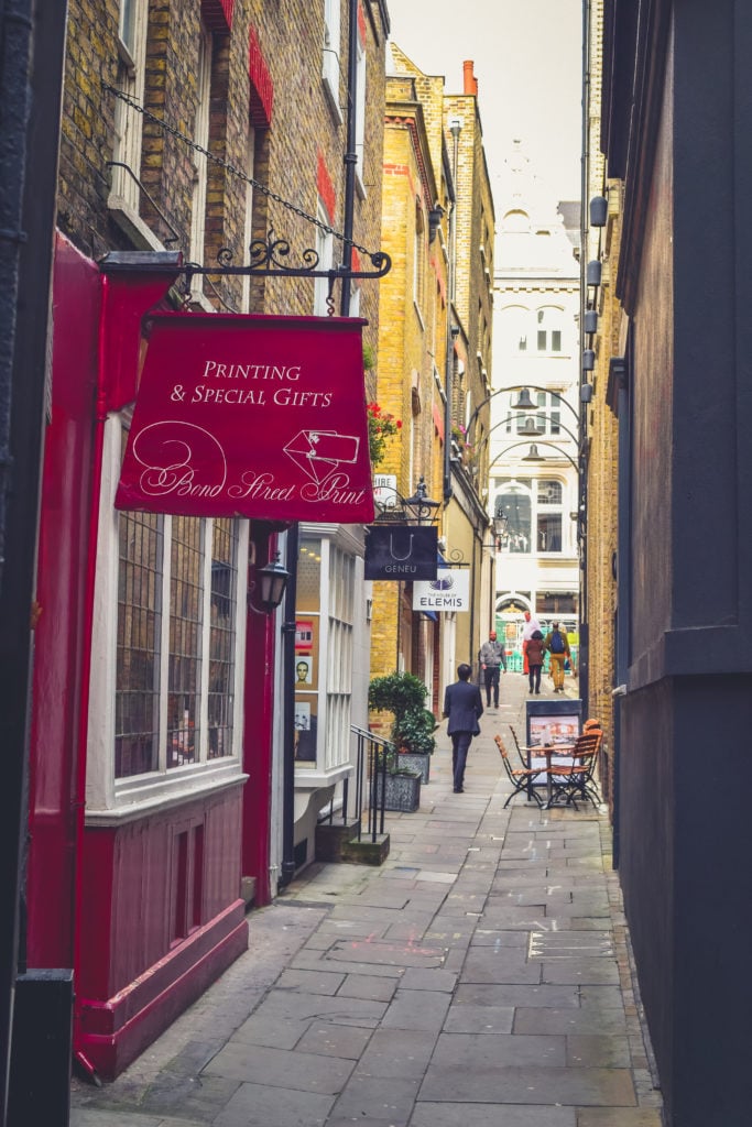 Mayfair Travel guide to london uk blog what to do what to see where to go 3 days-7-2
Soho London streets with coffee shops and pubs.