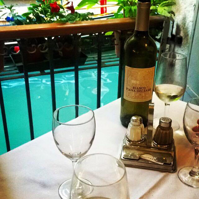 How To Travel In Italy- 24 Hours In Venice On A Budget dinner venice canal cheap waterway wine cena canale venezia travel blog where to eat svadore dinner venezia canal wine classy rich luxury restaurant