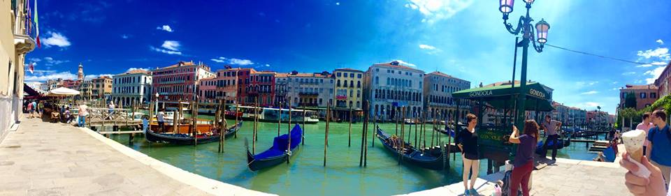How To Travel In Italy- 24 Hours In Venice On A Budget view from rialto bridge venezia travel blog SVADORE canal grande canale gondola rialto bridge grande canale grand venezia