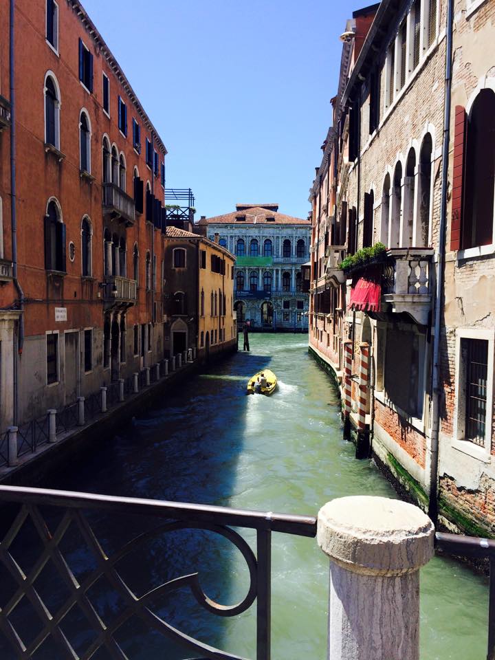 How To Travel In Italy- 24 Hours In Venice On A Budget venice palaces travel blog SVADORE travel itinerary venezia