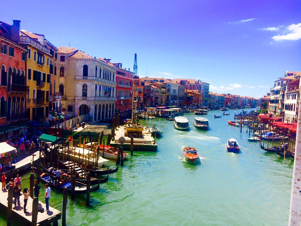 How To Travel In Italy- 24 Hours In Venice On A Budget view from rialto bridge venezia travel blog SVADORE canal grande canale gondola rialto bridge grande canale grand venezia