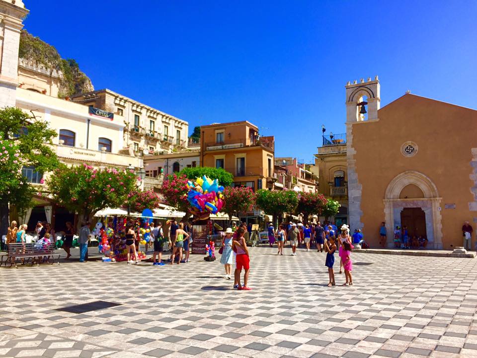 Cities in Sicily- Taormina Piazza IX Aprile place sicilia italy sicily travel guide SVADORE 3