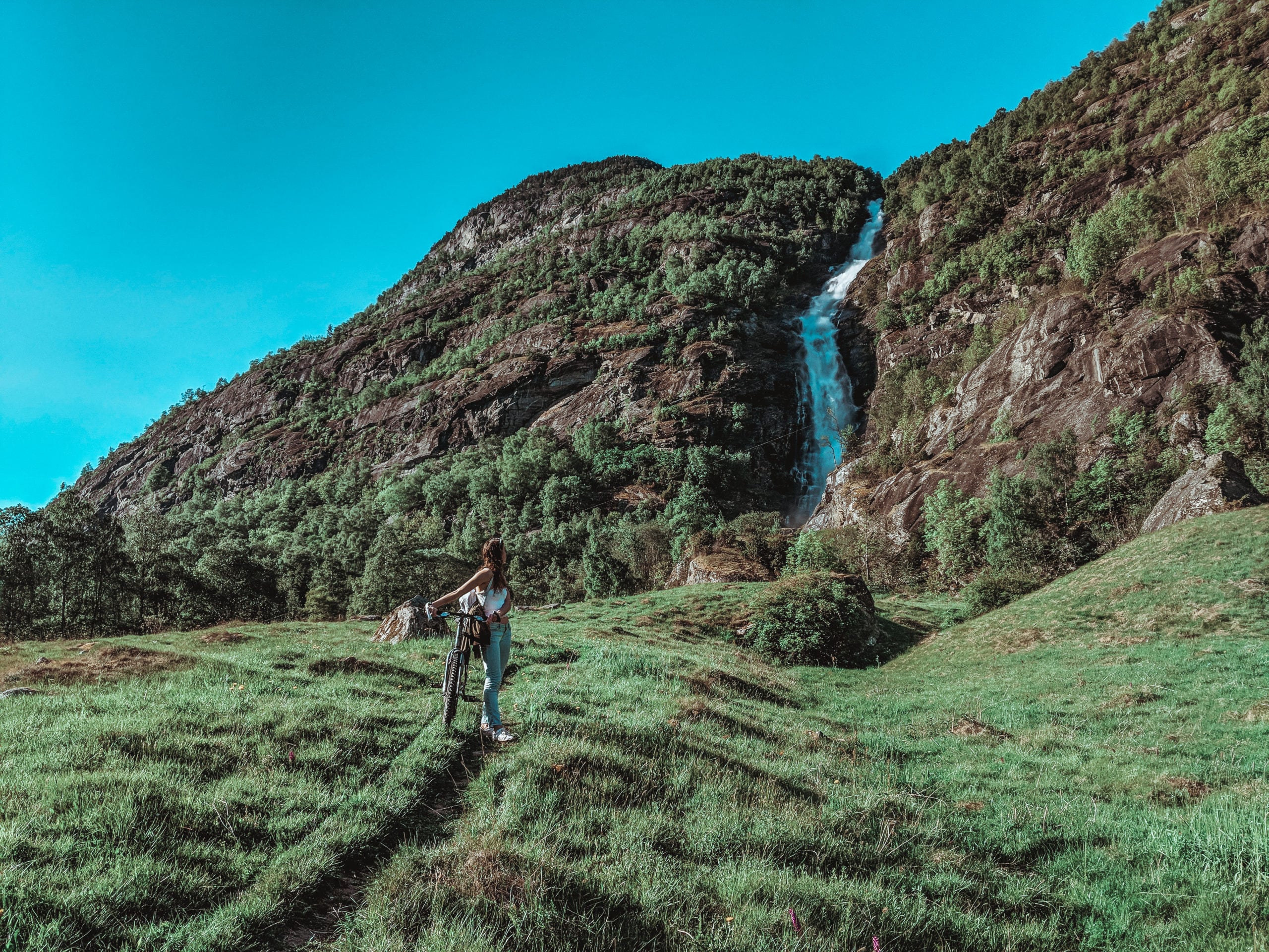 A Guide on What to Do in Aurland & Aurlandsfjord Turlifossen