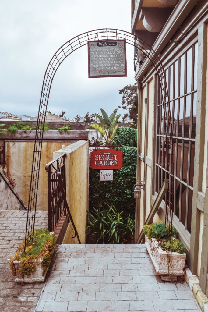california coast travel guide: carmel by the sea Travel Guide California Road trip SVADORE travel blog the secret garden
