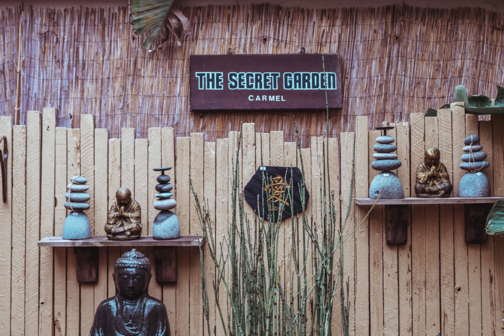 california coast travel guide: carmel by the sea Travel Guide California Road trip SVADORE travel blog the secret garden