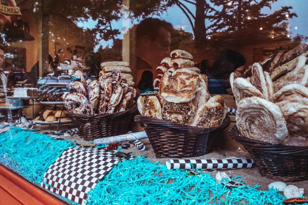 california coast travel guide: carmel by the sea Travel Guide California Road trip SVADORE travel blog ocean avenue