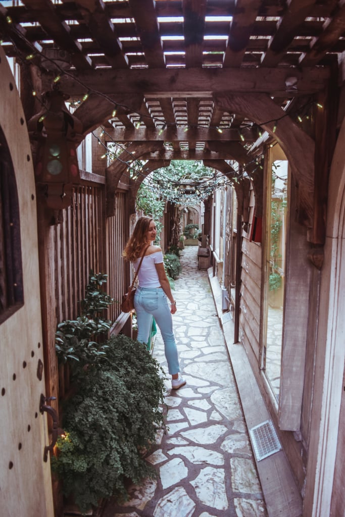 california coast travel guide: carmel by the sea Travel Guide California Road trip SVADORE travel blog ocean avenue