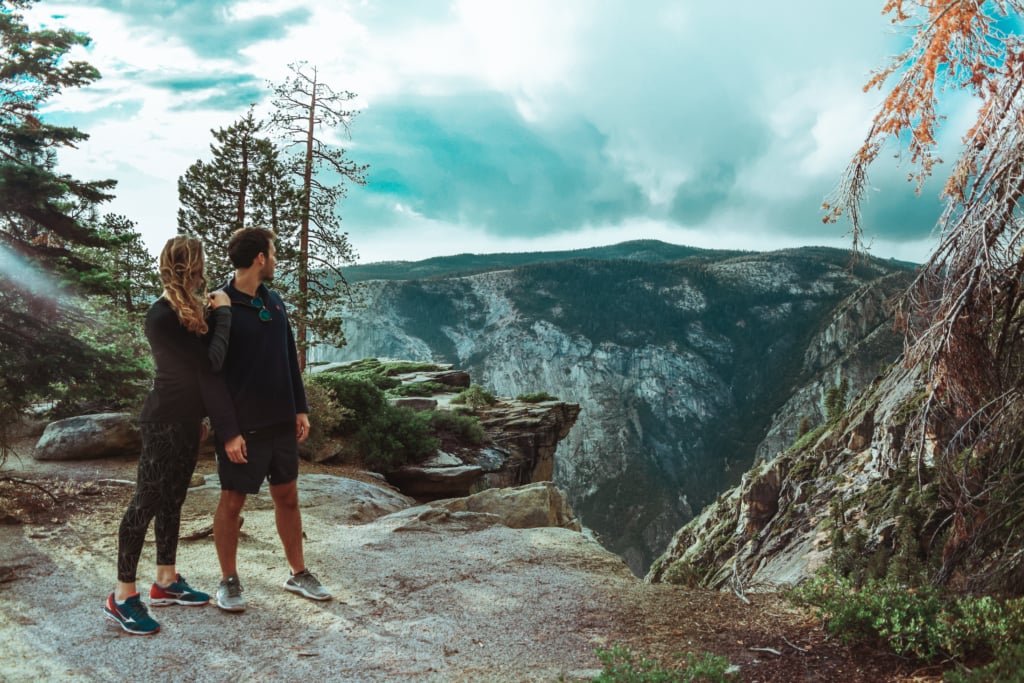 A Short and Easy Hike in Yosemite: Taft Point Yosemite Sentinel Dome Taft Point Travel Guide California Road trip SVADORE travel blog-1-13 The Best of Yosemite 2 Day Itinerary