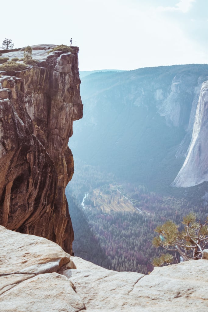 A Short and Easy Hike in Yosemite: Taft Point Yosemite Sentinel Dome Taft Point Travel Guide California Road trip SVADORE travel blog-1-13 The Best of Yosemite 2 Day Itinerary