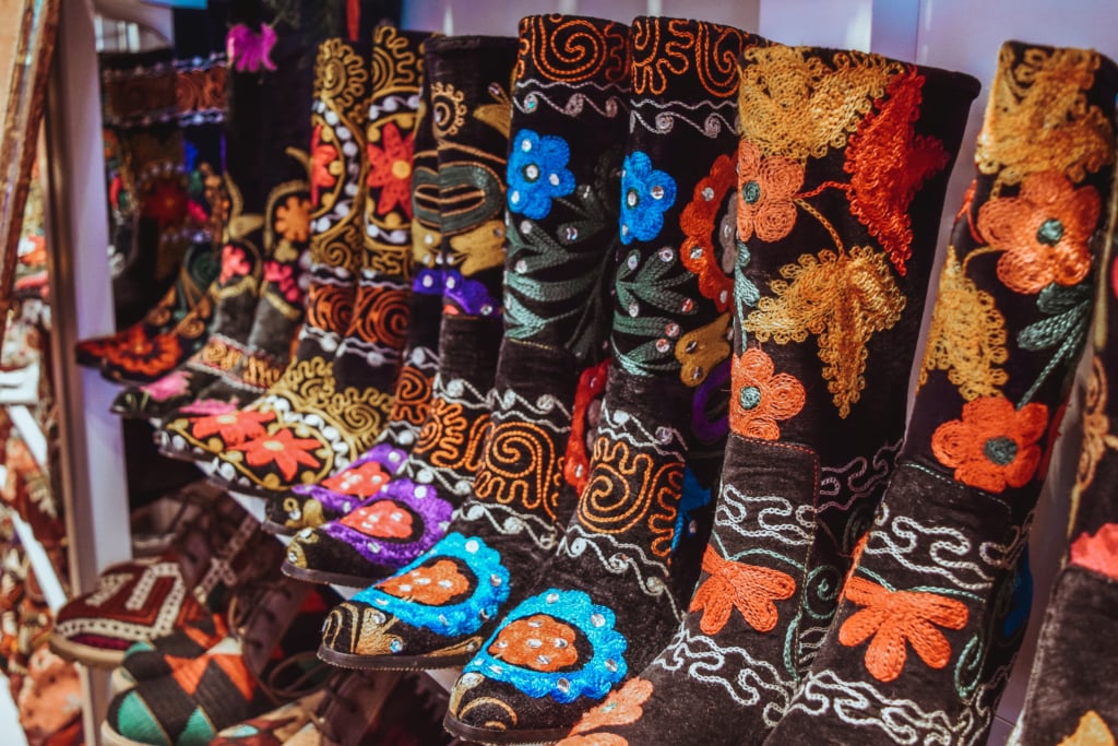 St. Helena's Main Street: A Street of Wonders in Napa! St. Helena Napa Valley Travel Guide California Road trip SVADORE travel blog-1 Ottoman Art