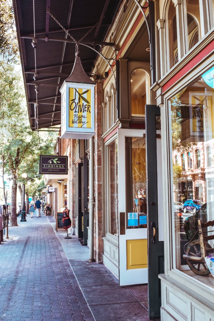 St. Helena's Main Street: A Street of Wonders in Napa! St. Helena Napa Valley Travel Guide California Road trip SVADORE travel blog-1 Olivier Napa Valley