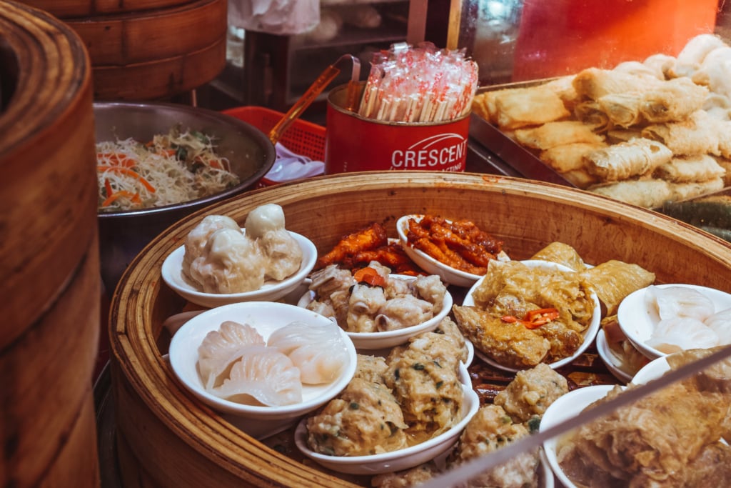 2 DAYS IN HONG KONG: A TRAVEL GUIDE TO CENTRAL AND OUTSKIRTS Hong Kong Street Food: Bao Dim Tat Yan Hong Kong 2 day Travel Guide two days china asia svadore what to do where to eat -1-7