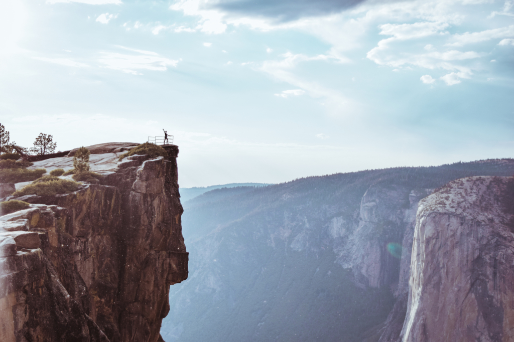 A Short and Easy Hike in Yosemite: Taft Point Yosemite Sentinel Dome Taft Point Travel Guide California Road trip SVADORE travel blog-1-13