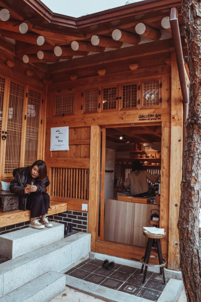 What to Do in Bukchon Hanok Village, Seoul bukchon hanok village seoul south korea what to do what to see what to eat travel blog SVADORE travel guide november winter fall-1