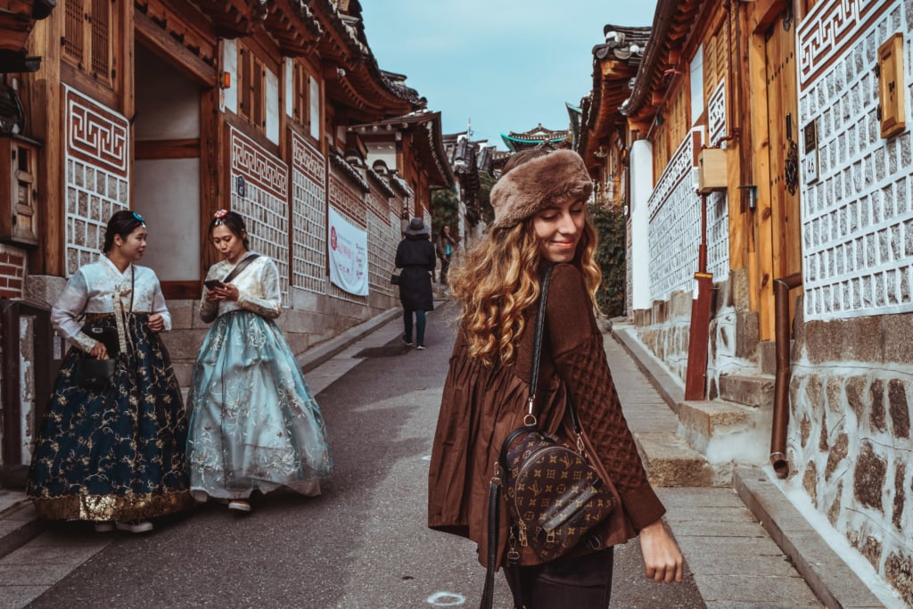 What to Do in Bukchon Hanok Village, Seoul bukchon hanok village seoul south korea what to do what to see what to eat travel blog SVADORE travel guide november winter fall-1