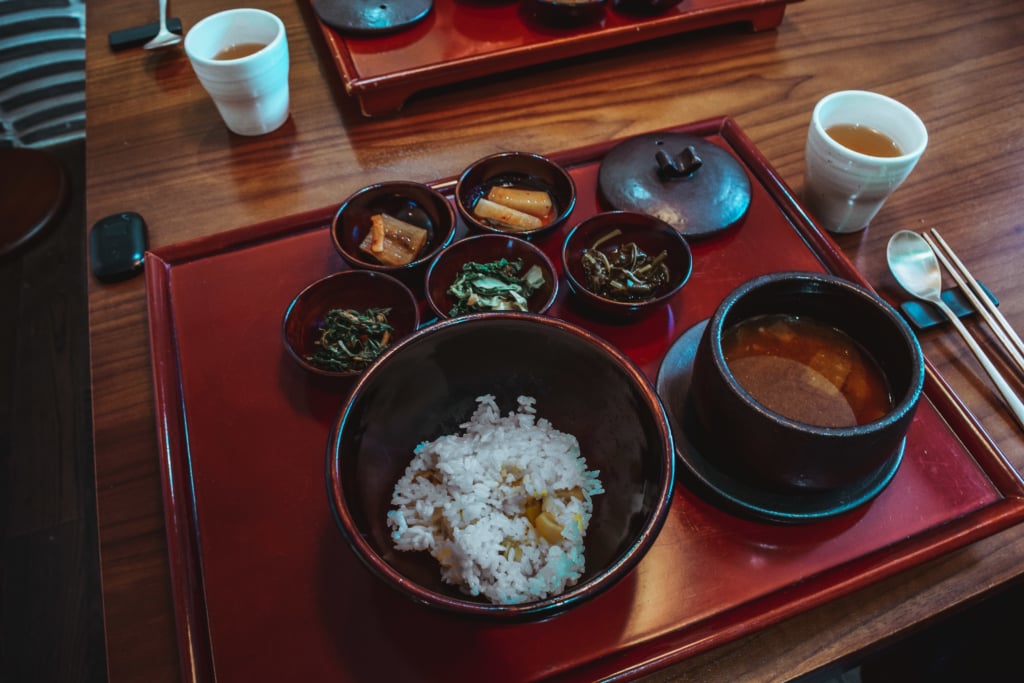 Balwoo Gongyang: Michelin 1-Star Vegan Buddhist Restaurant Balwoo Gongyang- Michelin 1-Star Vegan Buddhist Restaurant south korea where to eat lunch dinner svadore travel blog travel guide-1-16