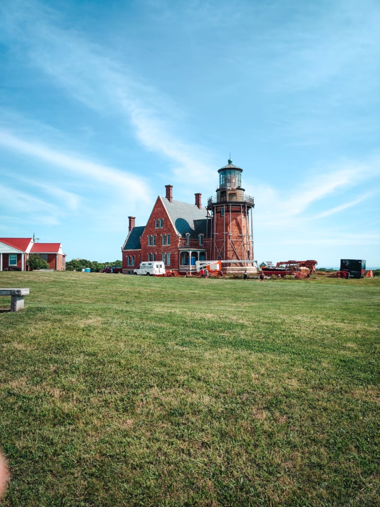 Mohegan Bluffs - Things to Do On Block Island block island travel guide what to do on bi rhode island SVADORE-1-2
