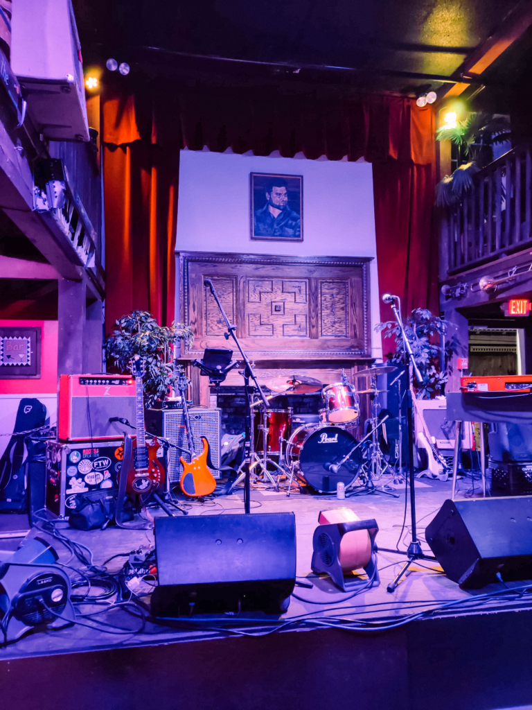 Captain Nick's Rock-N-Roll Bar, Block Island Night Life