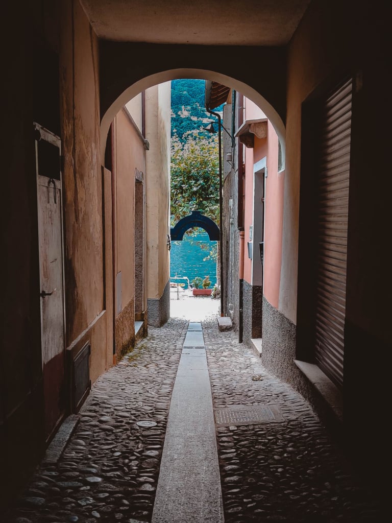 Borromean Islands: Visit Isola dei Pescatori, Lake Maggiore svadore travel blog lago maggiore travel guide