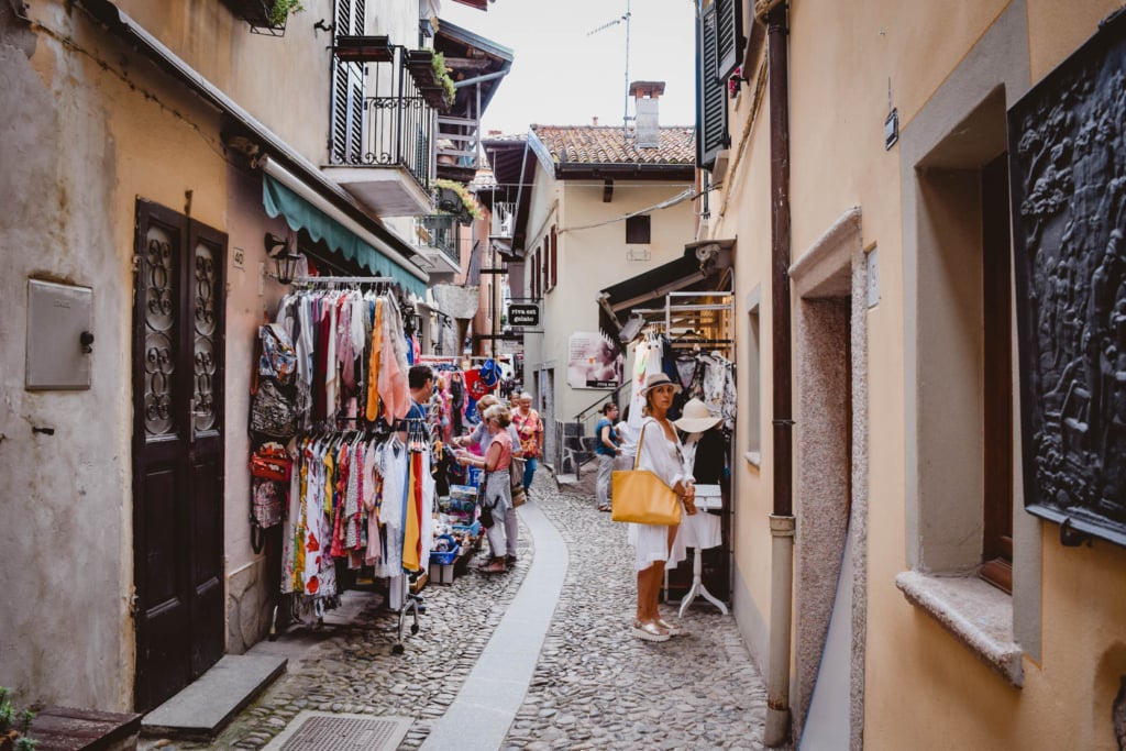 Borromean Islands: Visit Isola dei Pescatori, Lake Maggiore svadore travel blog lago maggiore travel guide