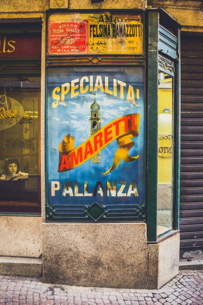 Vintage local souvenirs and books at the C'Artificio shop in Pallanza