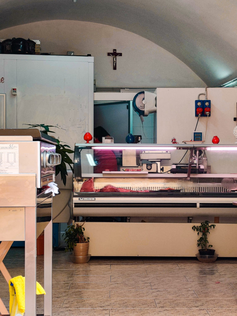Where to Eat and Drink in Gallipoli, Puglia apulia salento mangiare cucina macelleria grillia grill skewer friselle local food la frascera gran caffe dello sport gallipoli castle sea granita caffe leccese