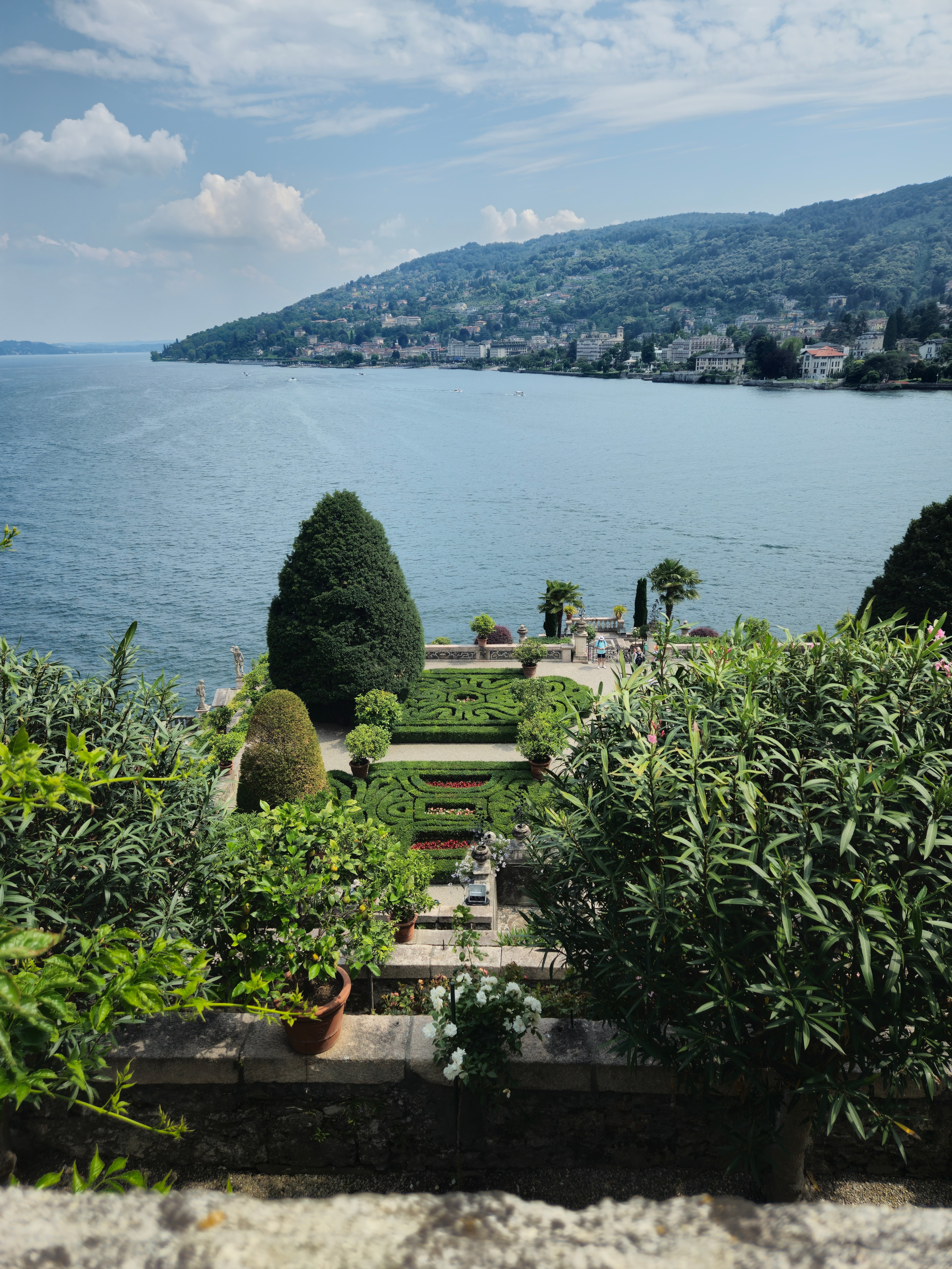 Isola Bella Lago Maggiore palazzo borromeo gardens giardini Isola Bella Lago Maggiore palazzo borromeo gardens giardini