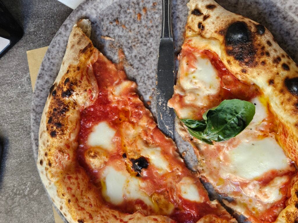 Best-casual-pizza-for-locals-Florence-off-the-beaten-path-itinerary