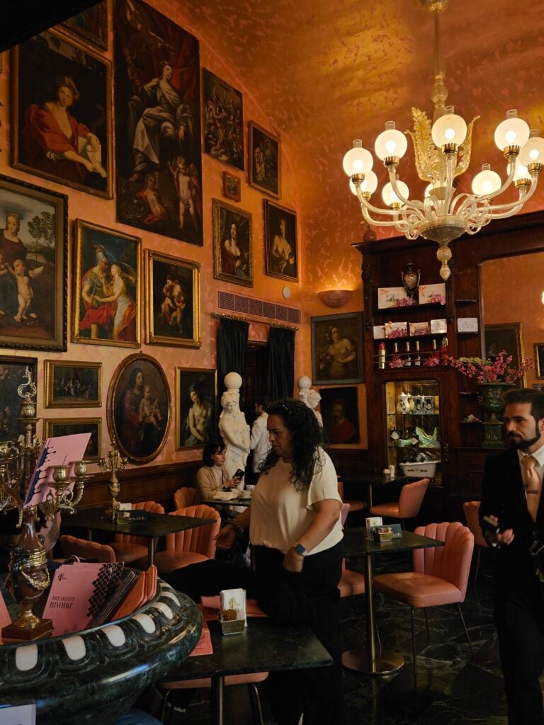 Traditional-Italian-hot-chocolate-at-Rivoire-Florence-off-the-beaten-path