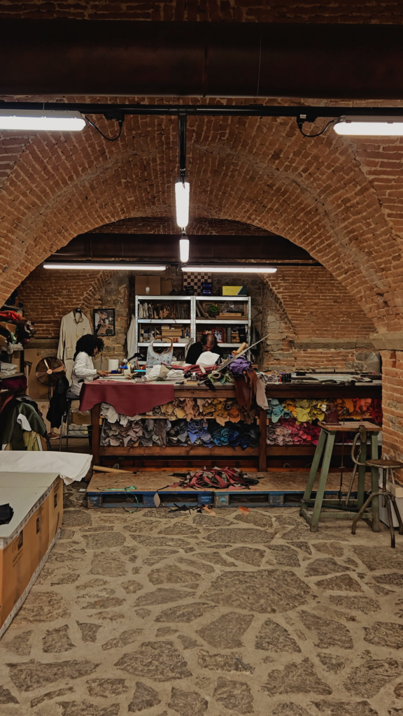 Scuola-del-Cuoio-leather-craft-Florence-off-the-beaten-path