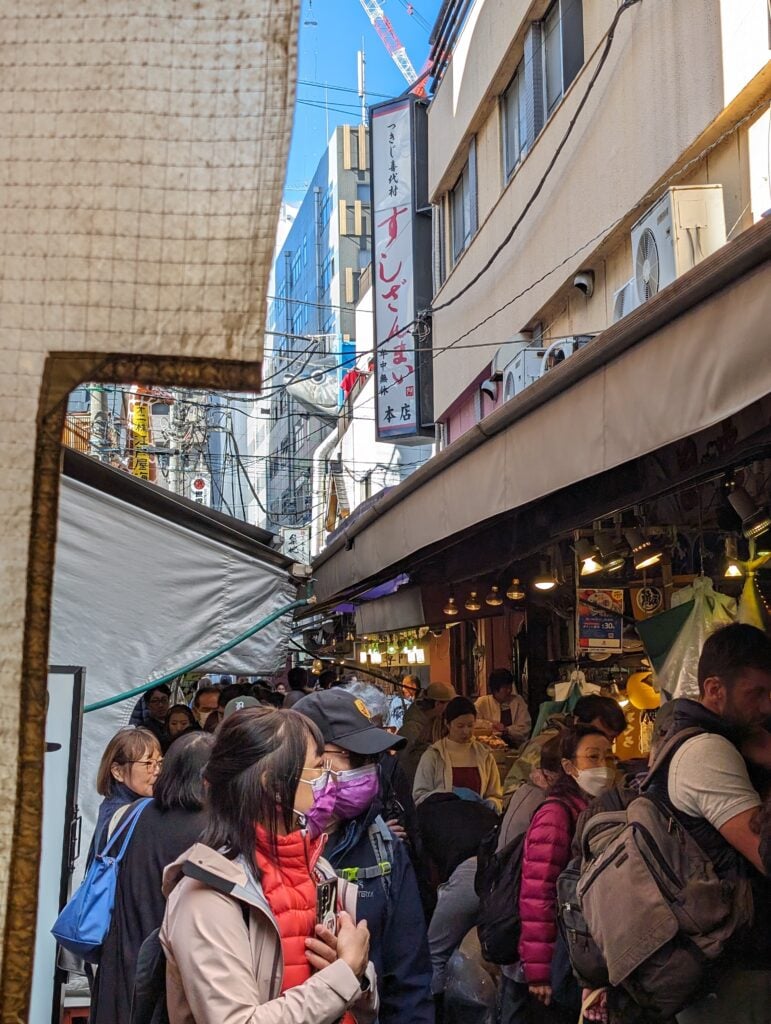 Best street food stalls in Tsukiji Outer Market, Tokyo