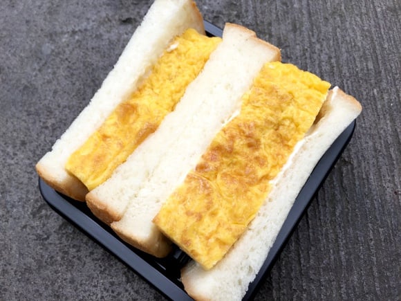Tamagoyaki egg sandwich at Shouro Honten in Tsukiji
